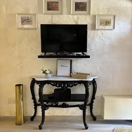 Townhouse 7 *